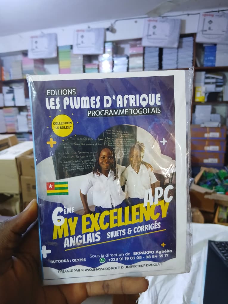 livres-scolaires-colombo-sophia-lome.jpg